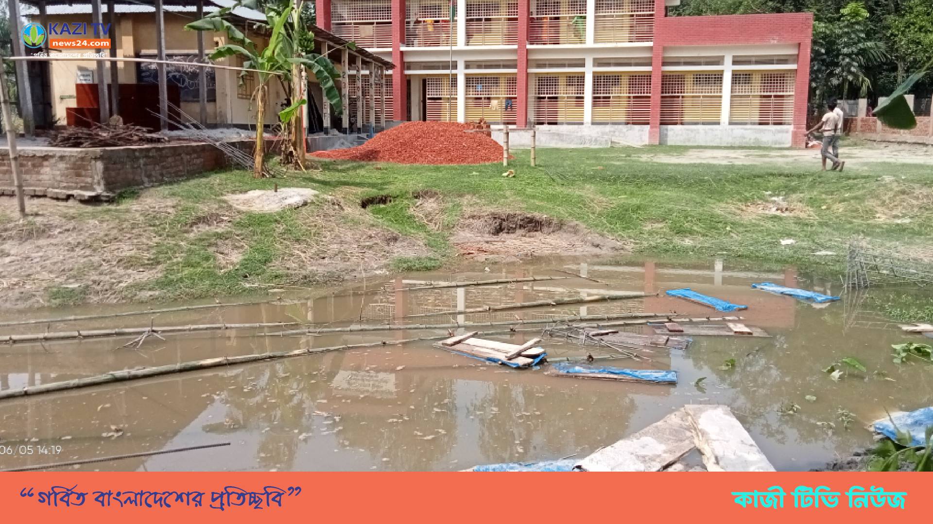 সরকারি প্রাথমিক বিদ্যালয়ে বাউন্ডারী ওয়াল অন্যের জমিতে নির্মাণের অভিযোগ।
