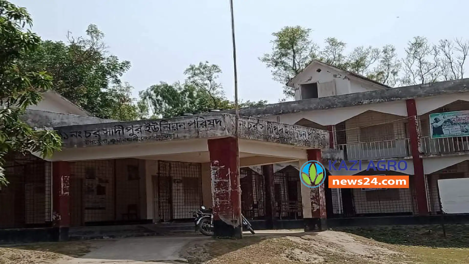 সাংবাদিককে বিয়ে করায় উদ্যোক্তার চাকুরি খেলেন চেয়ারম্যান