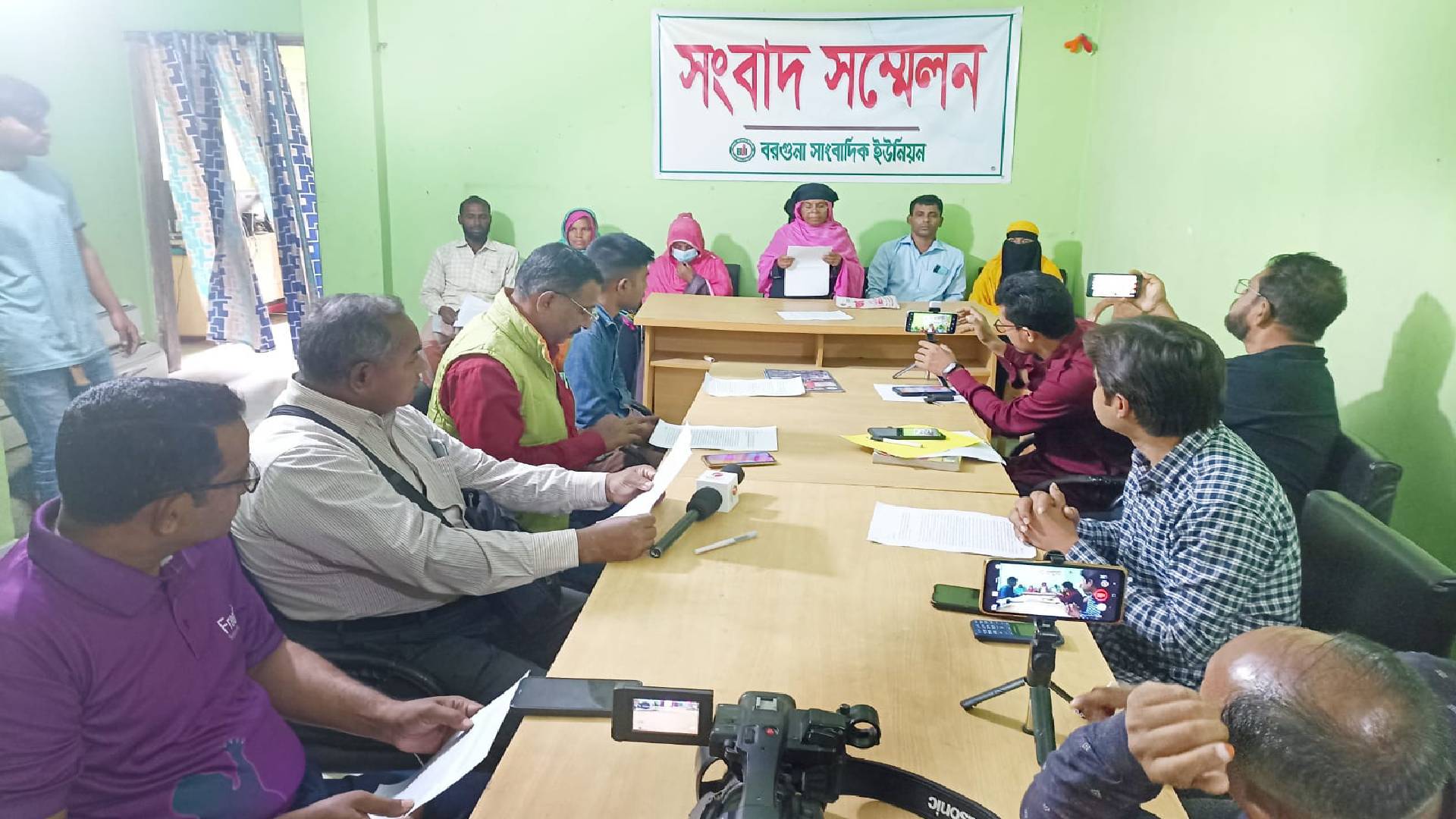 সাংবাদিকদের বিরুদ্ধে মিথ্যা মামলা প্রত্যাহারের দাবি