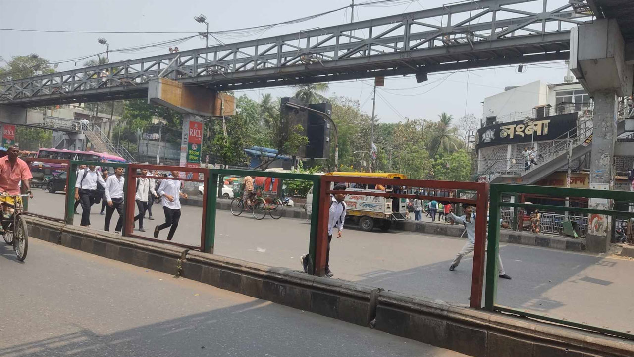 সিটি কলেজ-ঢাকা কলেজ শিক্ষার্থীদের মধ্যে ধাওয়া-পাল্টা ধাওয়া