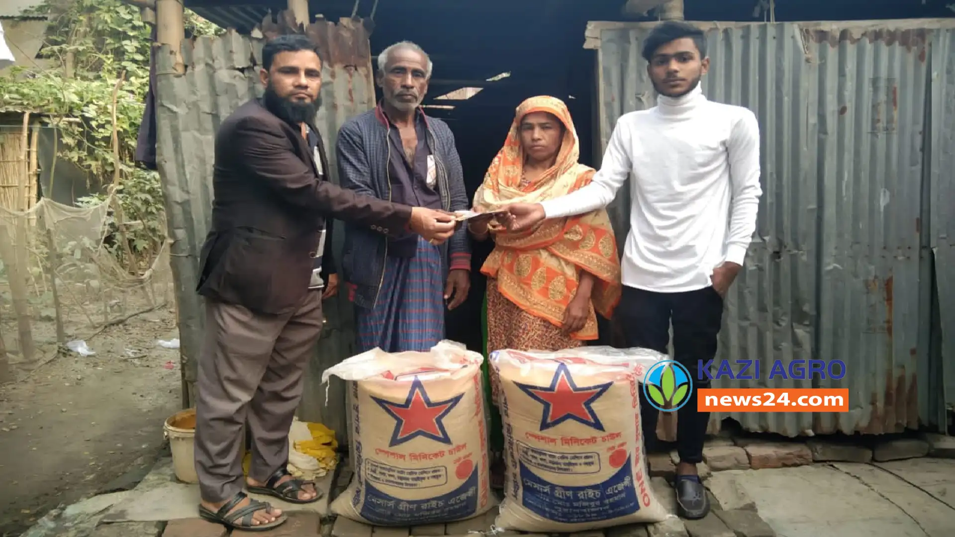 সেই অসহায় পরিবারের পাশে দাঁড়ালেন সমাজসেবক মফিজুল ইসলাম
