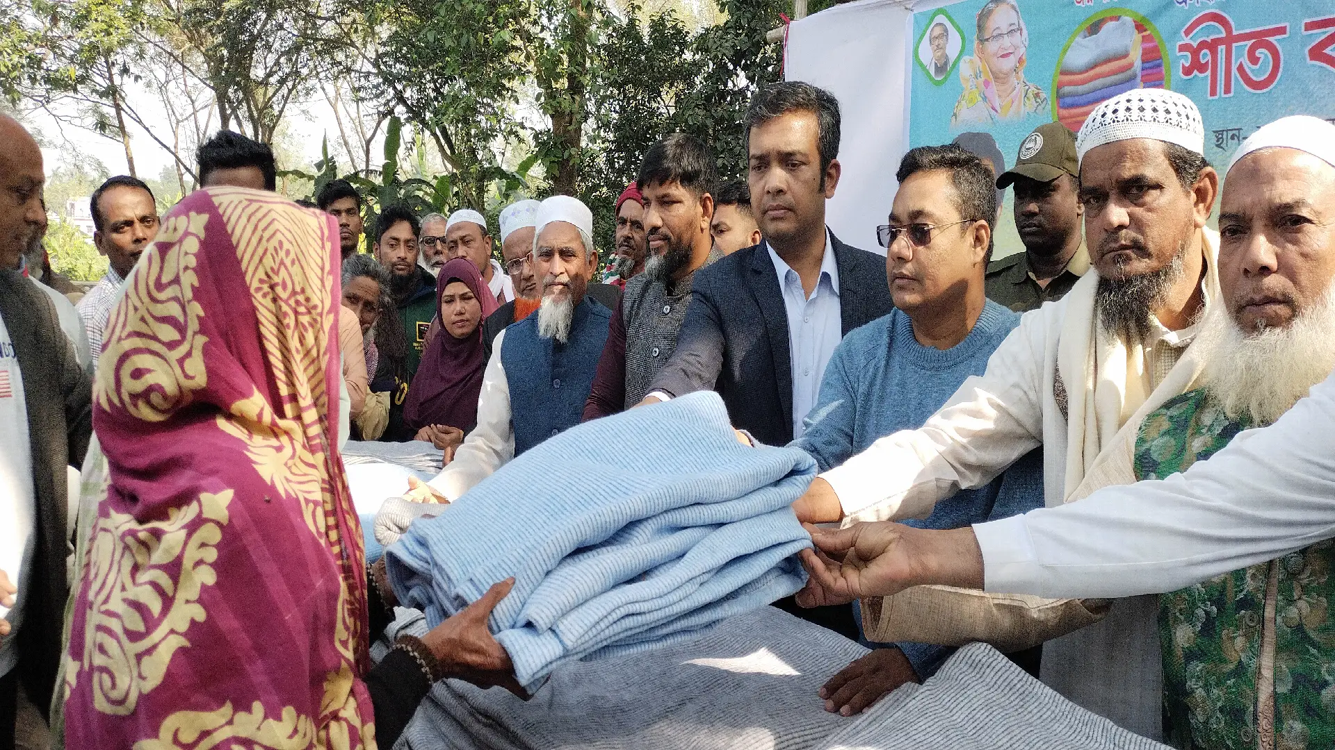 সোনারগাঁয়ে শীতার্তদের মাঝে জিন্নাহ'র কম্বল বিতরণ