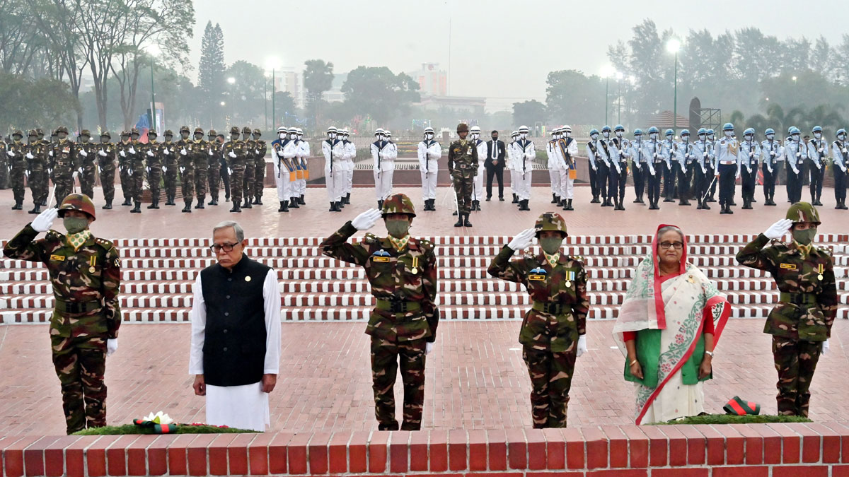 স্বাধীনতা দিবসে স্মৃতিসৌধে রাষ্ট্রপতি-প্রধানমন্ত্রীর শ্রদ্ধা