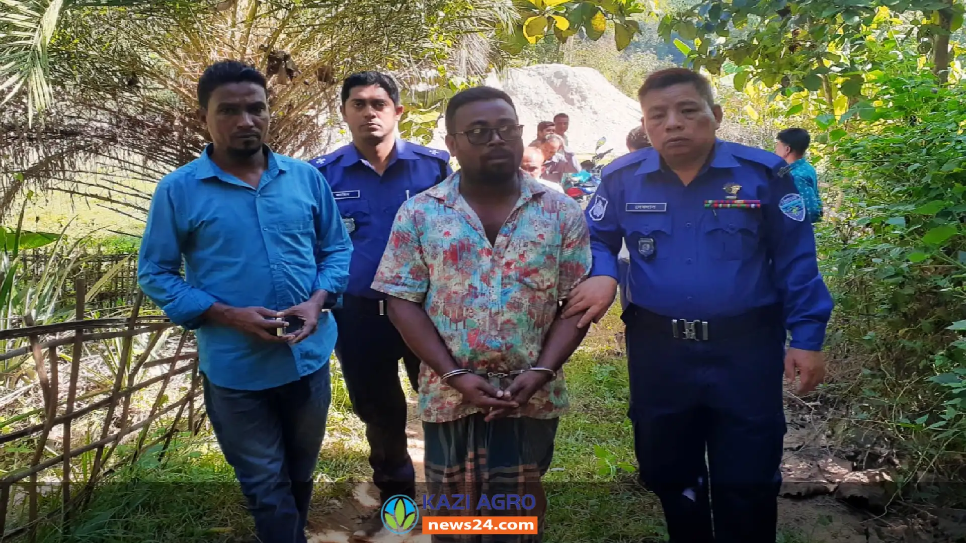 হালদার উজান মানিকছড়িতে অবৈধ বালু উত্তোলন: দুইজনকে জেল-জরিমানা ।