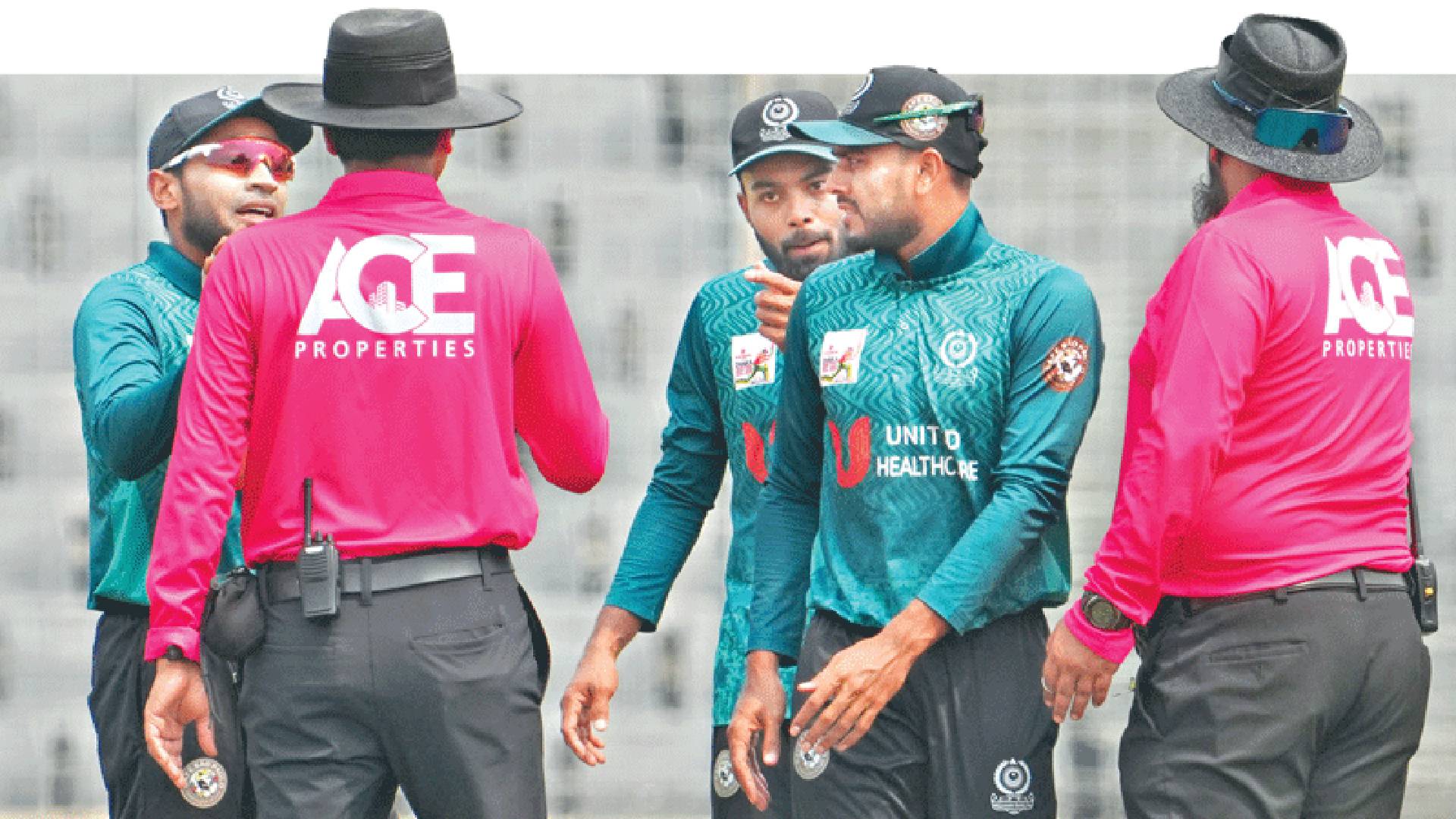 হৃদয়ের নিষেধাজ্ঞা বহালেও ফিরছেন না আম্পায়ার সৈকত