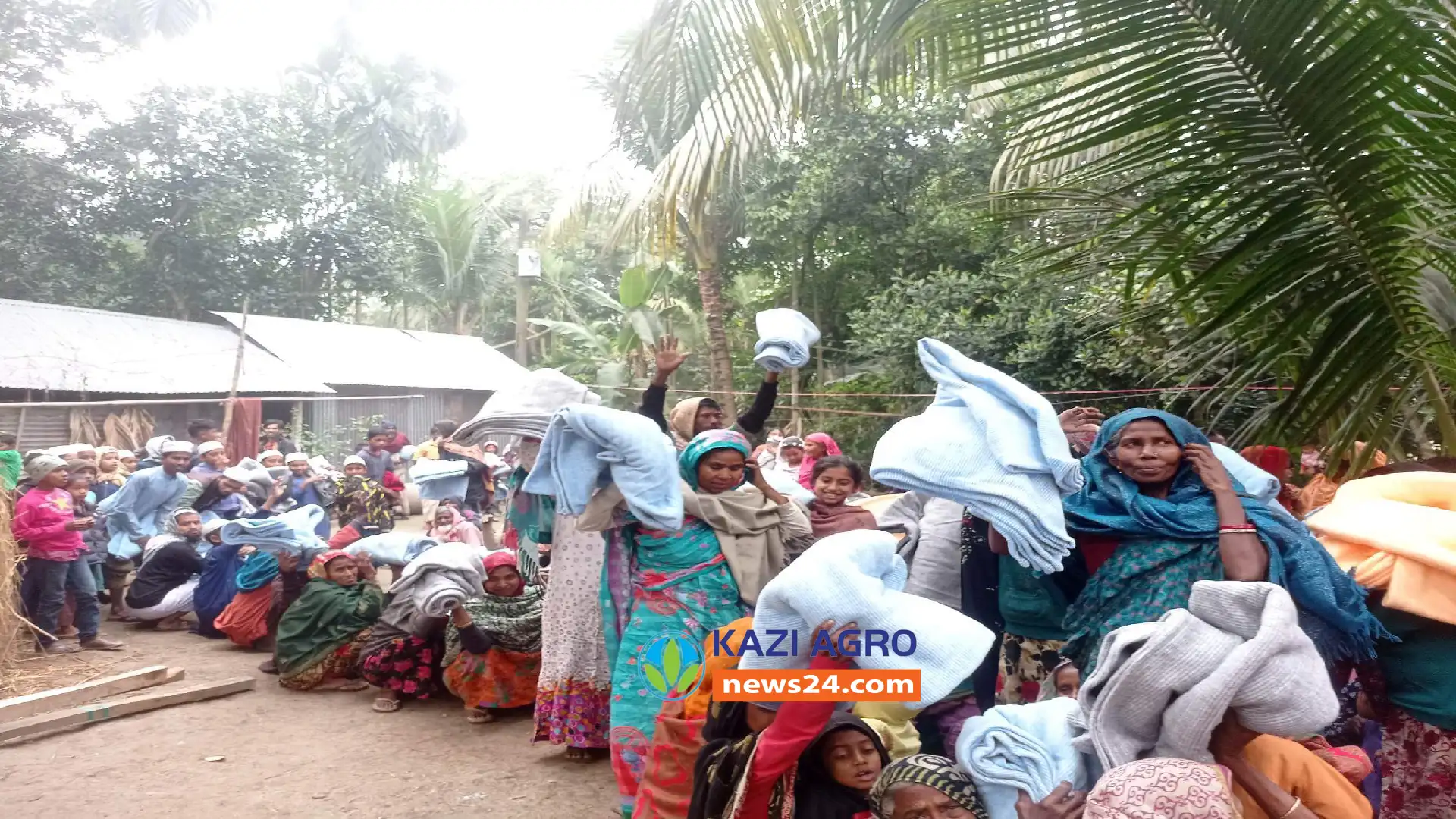 ২০১ গম্বুজ মসজিদের প্রতিষ্ঠাতা মো. রফিকুল ইসলাম ৪ হাজার কম্বল বিতরণ