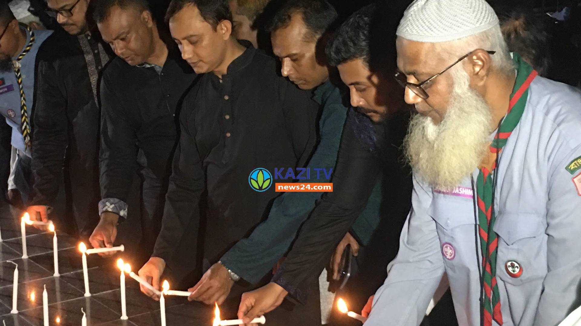২৫ মার্চ কালরাতকে স্মরণ করে ব্রাহ্মণবাড়িয়ায় মোমবাতি প্রজ্বলন।
