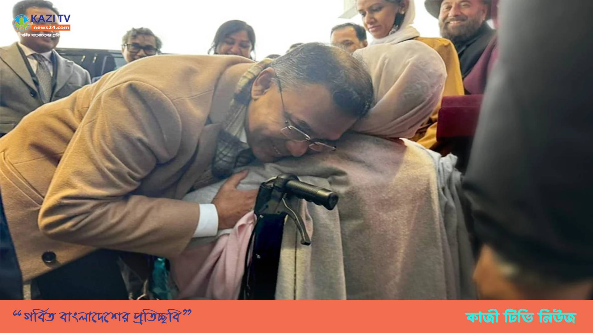 ৭ বছর পর মা-ছেলের আলিঙ্গনে উষ্ণতায় তুষারাবৃত লন্ডন