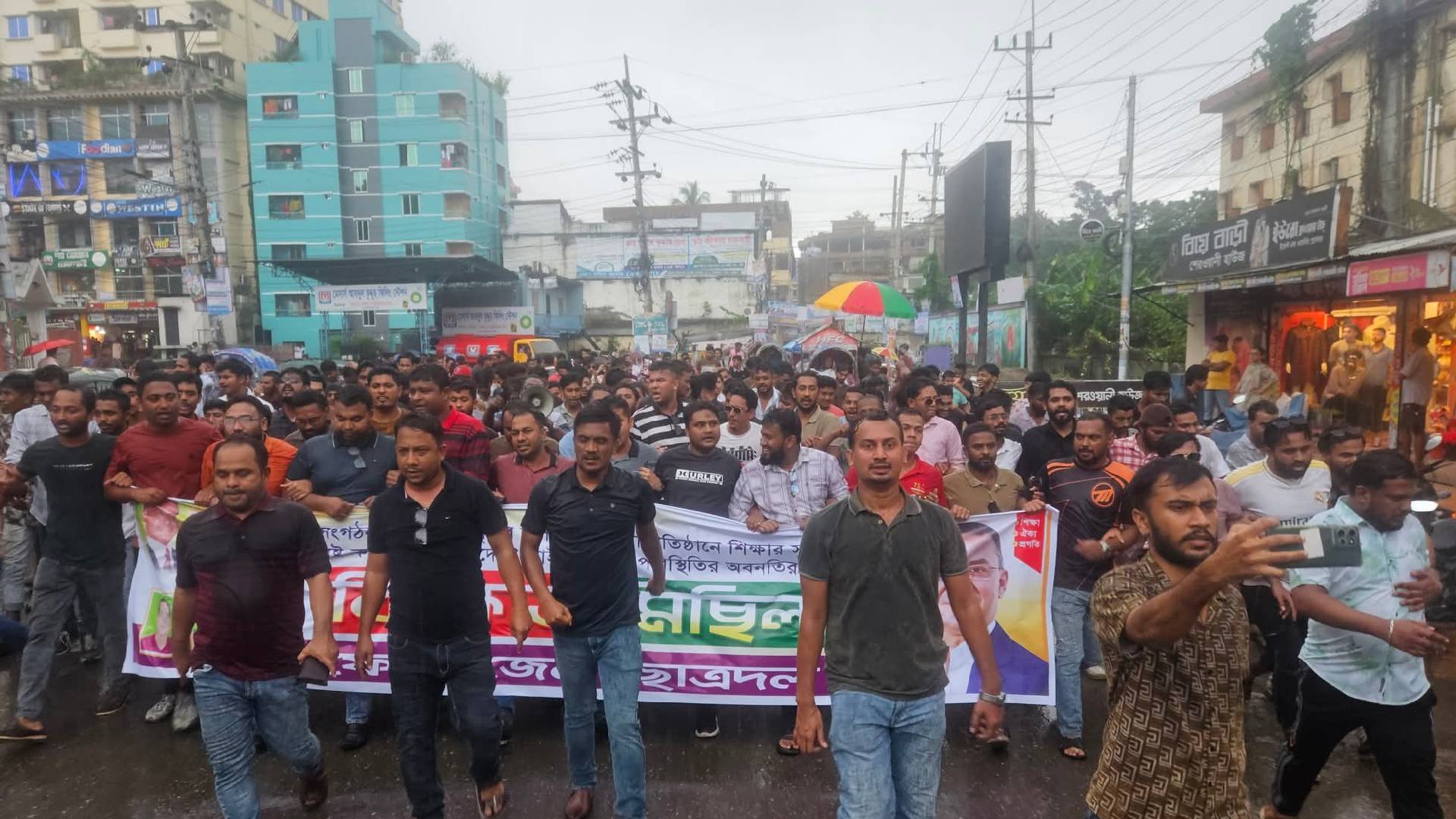 ‎তারেক রহমানকে কটুক্তির প্রতিবাদে ফেনী জেলা ছাত্রদলের বিক্ষোভ মিছিল ও প্রতিবাদ সভা