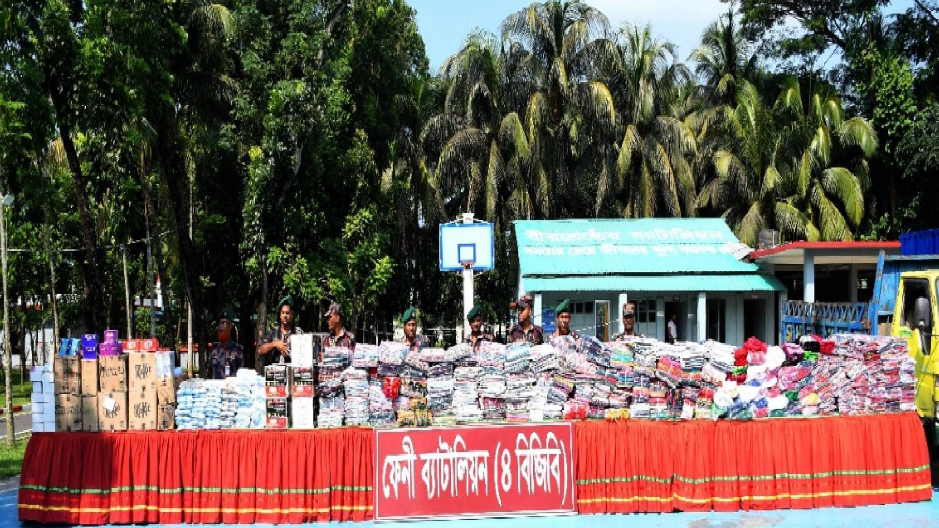 ‎ফেনী সীমান্তে বিপুল পরিমাণ ভারতীয় পণ্য ও গরু জব্দ
