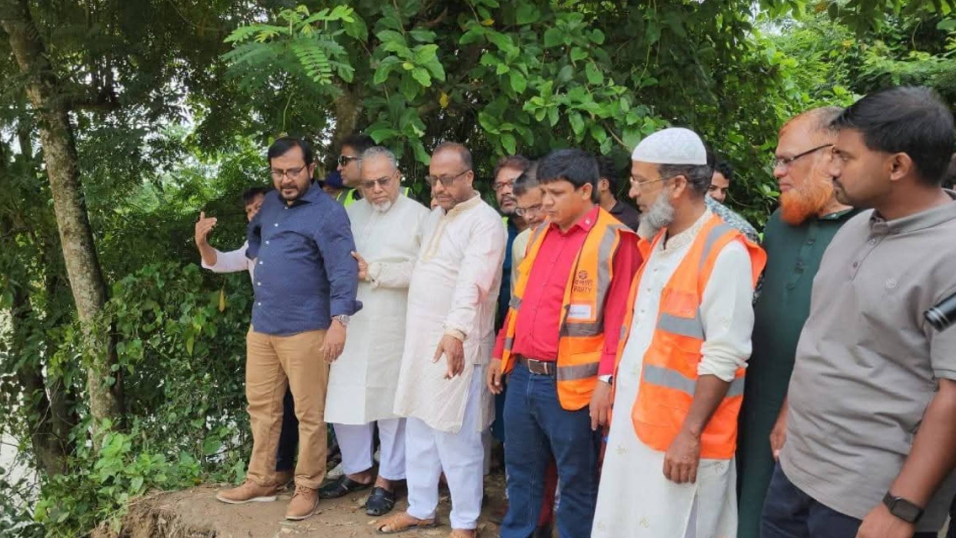 ‎ফেনীতে বন্যা দুর্গত এলাকা পরিদর্শনে এবি পার্টির চেয়ারম্যান মঞ্জু