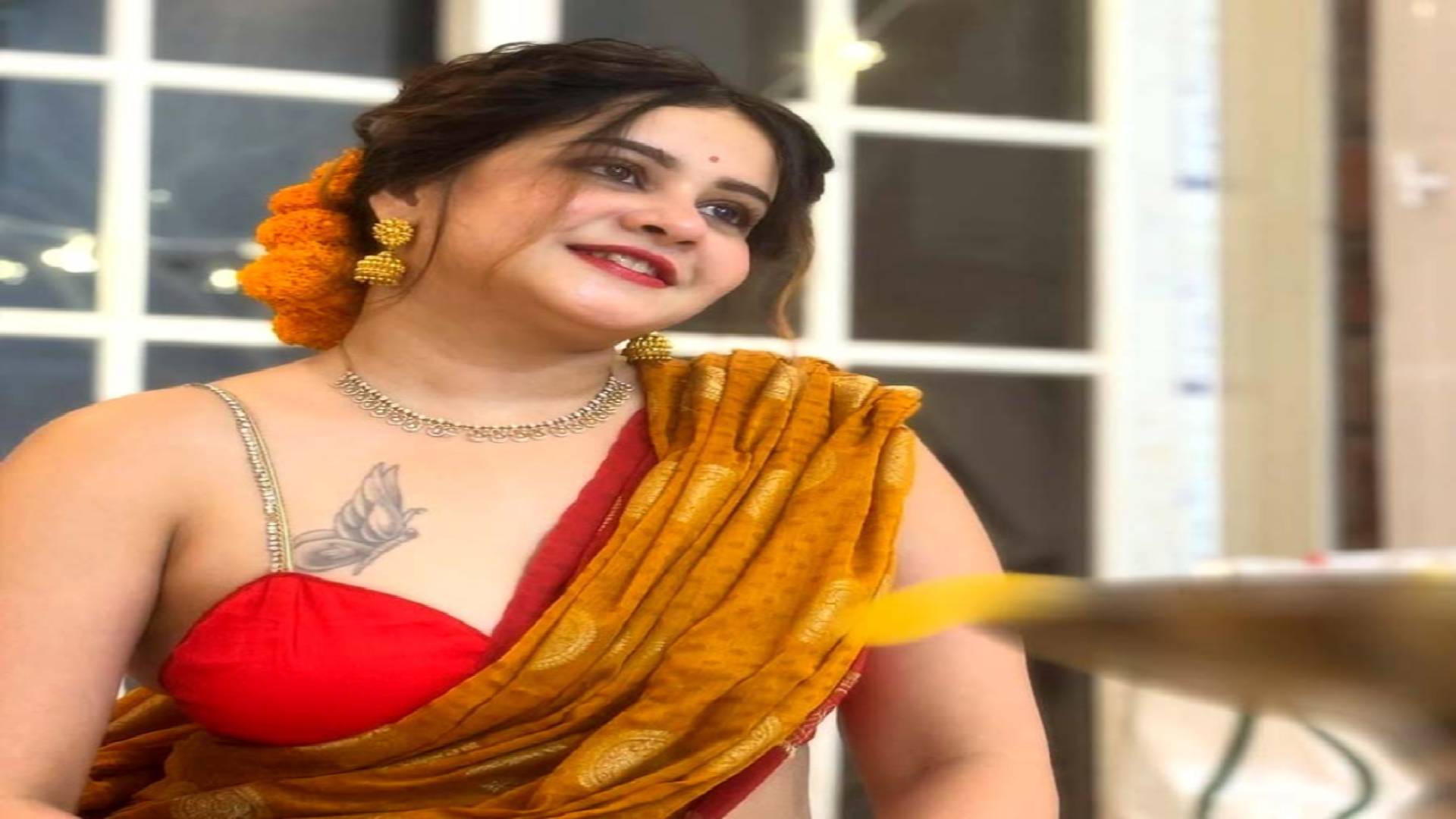 ‘কালীপুজোয় এমন পোশাক’! সরু ফিতের ব্লাউজ় পরে কটাক্ষের শিকার, পাল্টা জবাব সোমাশ্রীর